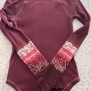 Free People Small Thermal Waffle Knit Top Boho Crochet Sleeve Mauve Burgundy